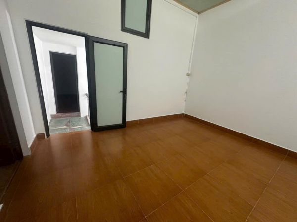 Bán Căn Nhà 2 Tầng Ngõ Phố Nguyễn Hữu Cầu, Ph Ngọc Châu, Tp Hd, 75M2, 3 Ngủ, Gần Chợ - 637732