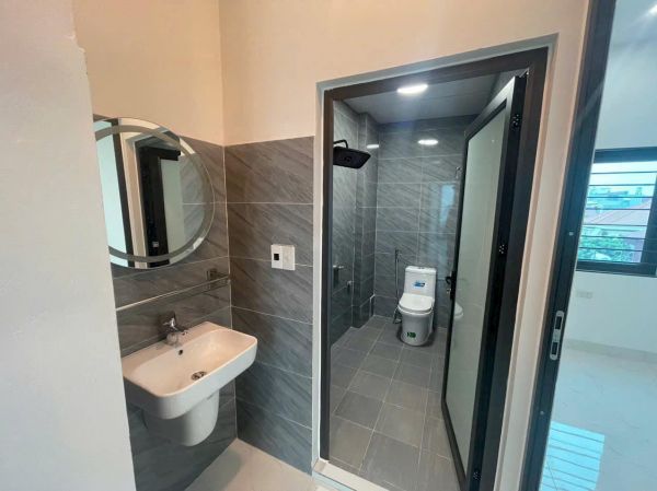 Bán Căn Nhà 3.5 Tầng Ngõ Phố Đức Minh, Ph Thanh Bình, Tp Hd, 3 Ngủ, 41M2, Mt 4.3M, 2.55 Tỷ - 639679