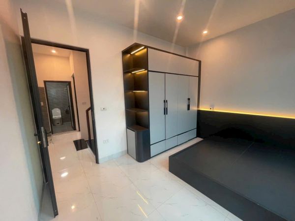 Bán Căn Nhà 3.5 Tầng Ngõ Phố Đức Minh, Ph Thanh Bình, Tp Hd, 3 Ngủ, 41M2, Mt 4.3M, 2.55 Tỷ - 639682