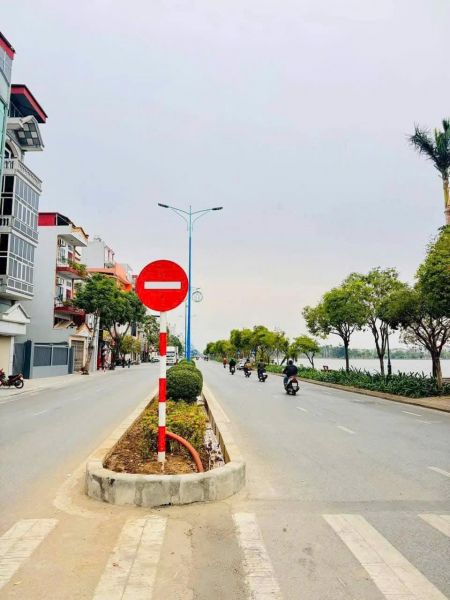 Bán Nhà 3 Tầng Mặt Đường Thanh Niên, View Hồ Bạch Đằng, Tp Hd, Mt 4.64M, Vị Trí Đắc Địa - 639688