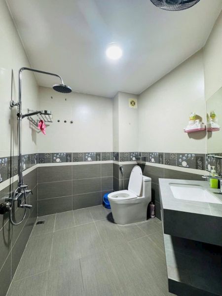 Bán Nhà 4 Tầng Mặt Phố Lý Công Uẩn, Ph Lê Thanh Nghị, Tp Hd, 63.7M2, Mt 4M, 4 Ngủ, 3 Vs - 642655