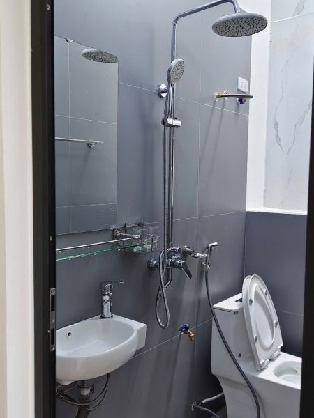 Bán Căn Nhà 3 Tầng Ngõ 166 Vũ Hựu, Ph Thanh Bình, Tp Hd, 43.7M2, 3 Ngủ, 3 Vs, Chỉ 2.69 Tỷ - 644059